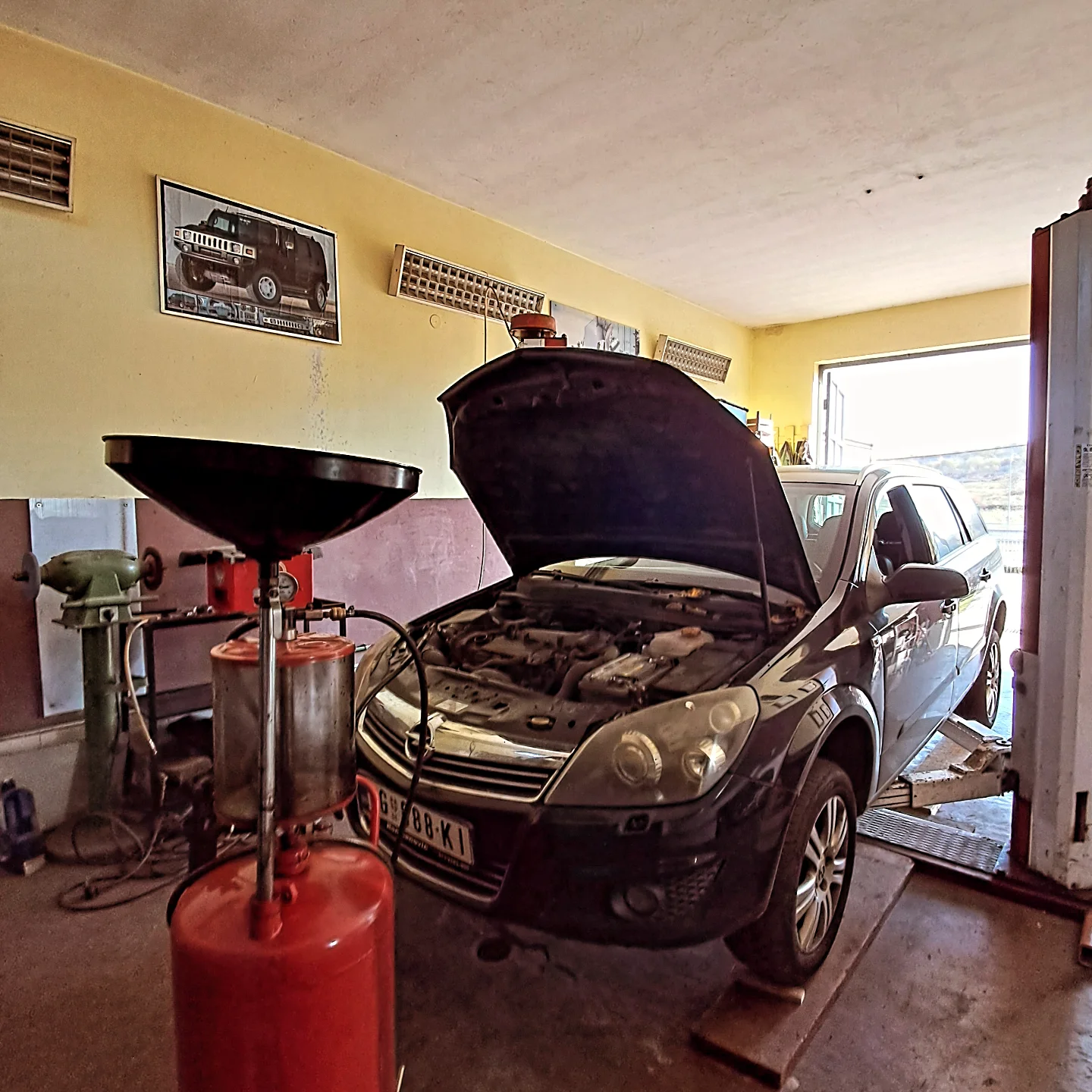 Auto na dizalici
