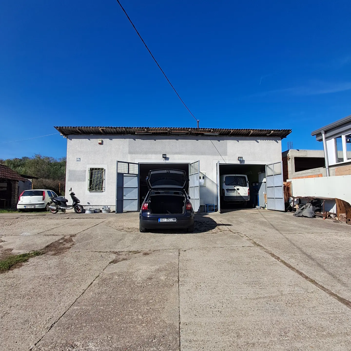 Auto servis spolja
